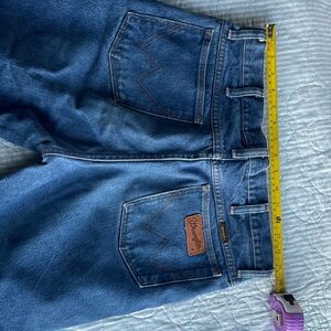 Wrangler Men's Relaxed Fit Jeans in Blue